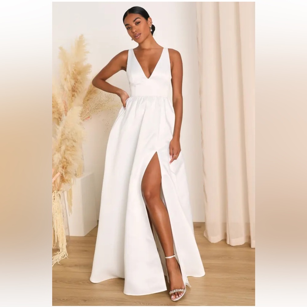 Lulu's White Sleeveless V-Neck Wedding Gown